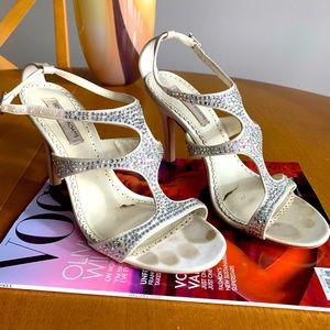 BLING 🤩 Cream Satin Crystal Embellished Benjamin Adams Heels Size 6.5 Worn 1 x!